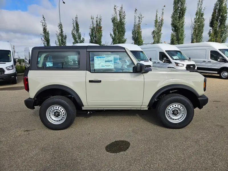 2026 Ford Bronco, hnědá, 29 km, dovoz Kanada — foto 4 z 12
