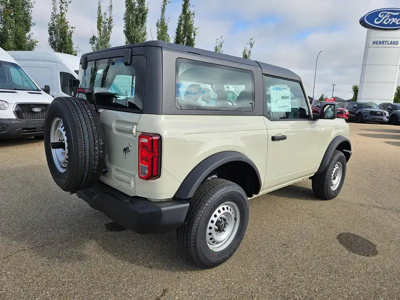 2026 Ford Bronco, hnědá, 29 km, dovoz Kanada — foto 5 z 12