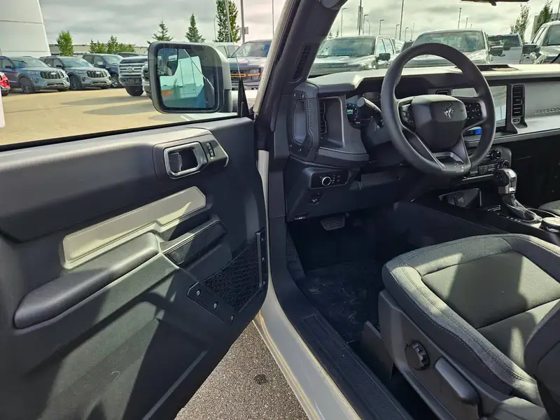 2026 Ford Bronco, hnědá, 29 km, dovoz Kanada — foto 7 z 12
