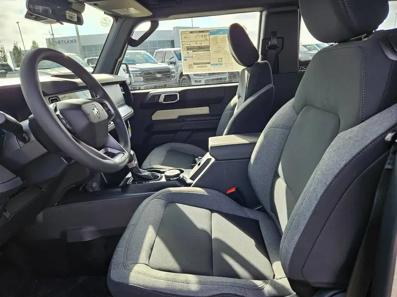 2026 Ford Bronco, hnědá, 29 km, dovoz Kanada — foto 9 z 12