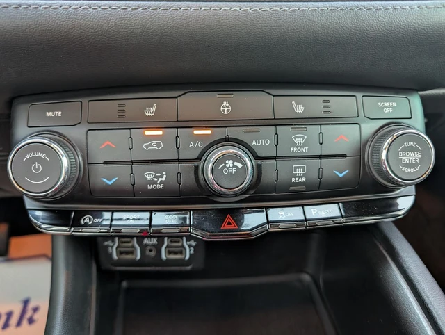 2022 Dodge Durango SXT | Heated steering | Command Start, šedá, 177 931 km, dovoz Kanada — foto 15 z 17