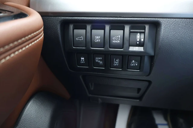 2017 Subaru Outback Premier Tech Pkg, bílá, 138 569 km, dovoz Kanada — foto 10 z 20