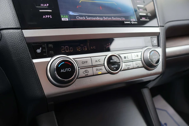 2017 Subaru Outback Premier Tech Pkg, bílá, 138 569 km, dovoz Kanada — foto 14 z 20