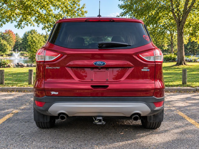 2016 Ford Escape, červená, 199 800 km, dovoz Kanada — foto 5 z 5