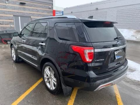 2017 Ford Explorer Limited, 169 000 km, dovoz Kanada — foto 2 z 5