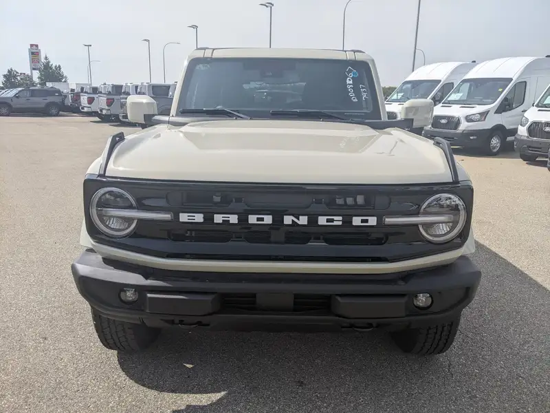 2026 Ford Bronco, hnědá, 25 km, dovoz Kanada — foto 2 z 12