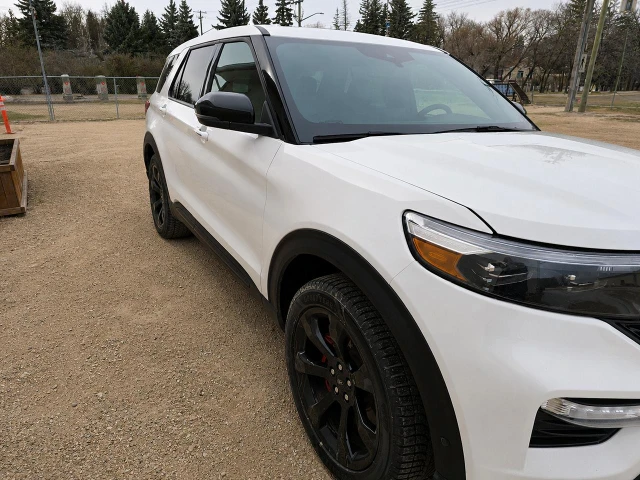 2022 Ford Explorer Local, bílá, 164 106 km, dovoz Kanada — foto 2 z 5