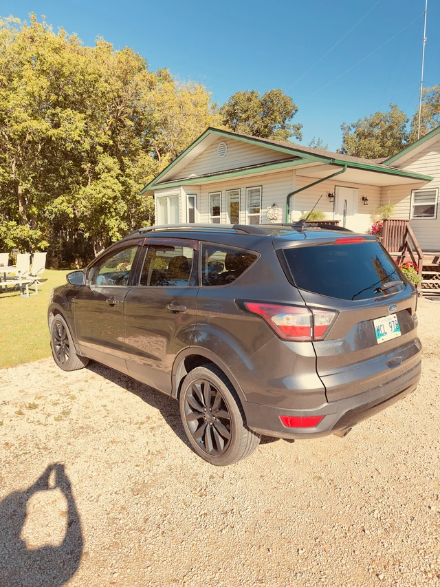 2018 Ford Escape, šedá, 249 000 km, dovoz Kanada — foto 2 z 5
