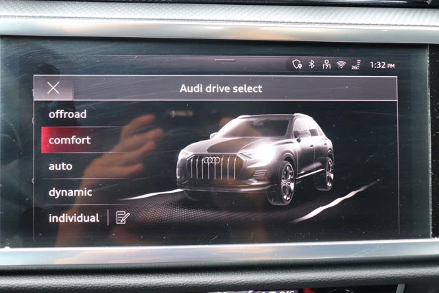 2025 Audi Q3 Progressiv, černá, 25 372 km, dovoz Kanada — foto 14 z 19