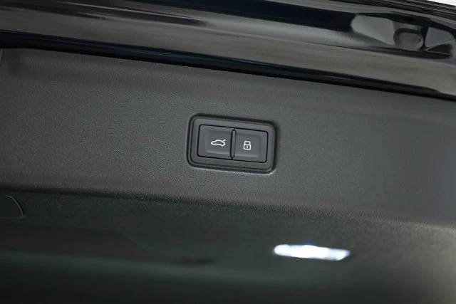 2027 Audi A6 e-tron Technik, černá, 100 km, dovoz Kanada — foto 11 z 20