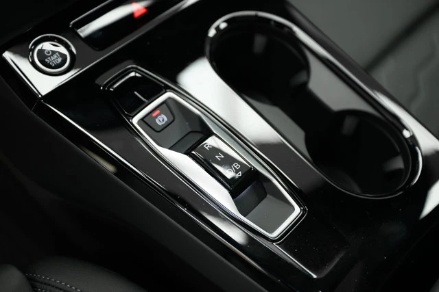 2027 Audi A6 e-tron Technik, černá, 100 km, dovoz Kanada — foto 14 z 20