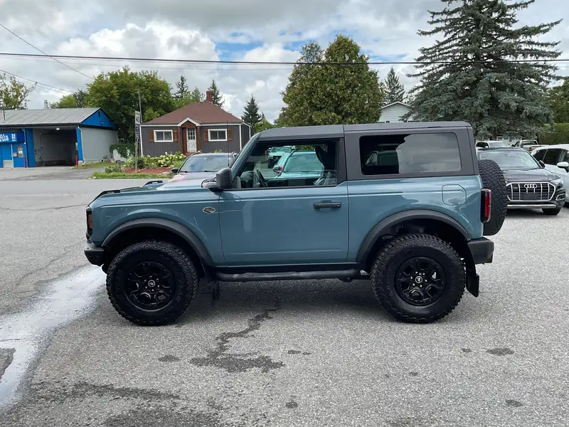 2022 Ford Bronco, modrá, 45 357 km, dovoz Kanada — foto 3 z 12