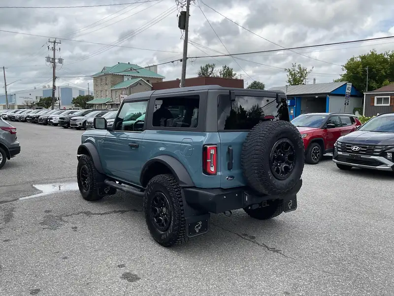 2022 Ford Bronco, modrá, 45 357 km, dovoz Kanada — foto 4 z 12