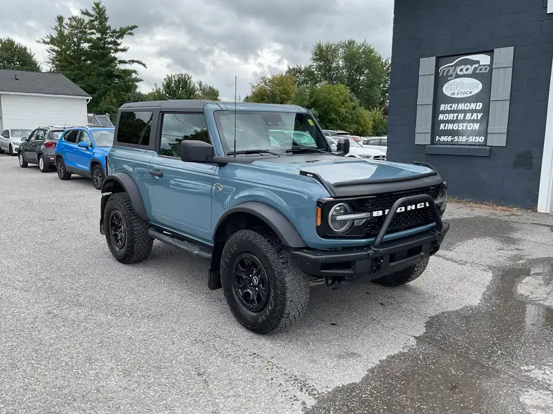 2022 Ford Bronco, modrá, 45 357 km, dovoz Kanada — foto 7 z 12