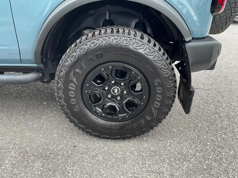 2022 Ford Bronco, modrá, 45 357 km, dovoz Kanada — foto 9 z 12