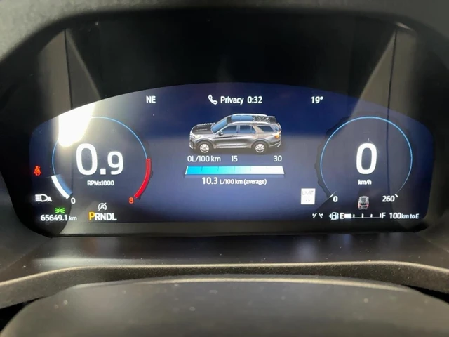 2025 Ford Explorer Active, šedá, 64 996 km, dovoz Kanada — foto 11 z 15