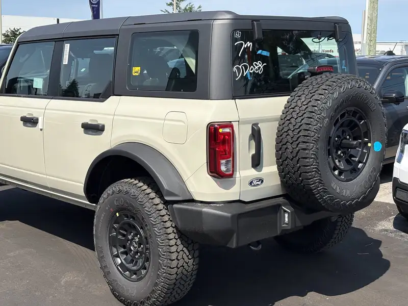2026 Ford Bronco Base, Desert Sand, 0 km, dovoz Kanada — foto 10 z 12