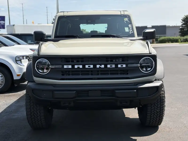 2026 Ford Bronco Base, Desert Sand, 0 km, dovoz Kanada — foto 3 z 12