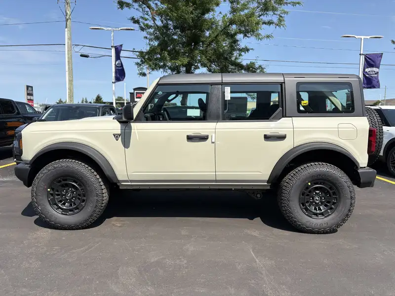 2026 Ford Bronco Base, Desert Sand, 0 km, dovoz Kanada — foto 4 z 12