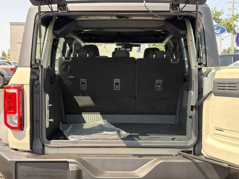 2026 Ford Bronco Base, Desert Sand, 0 km, dovoz Kanada — foto 6 z 12