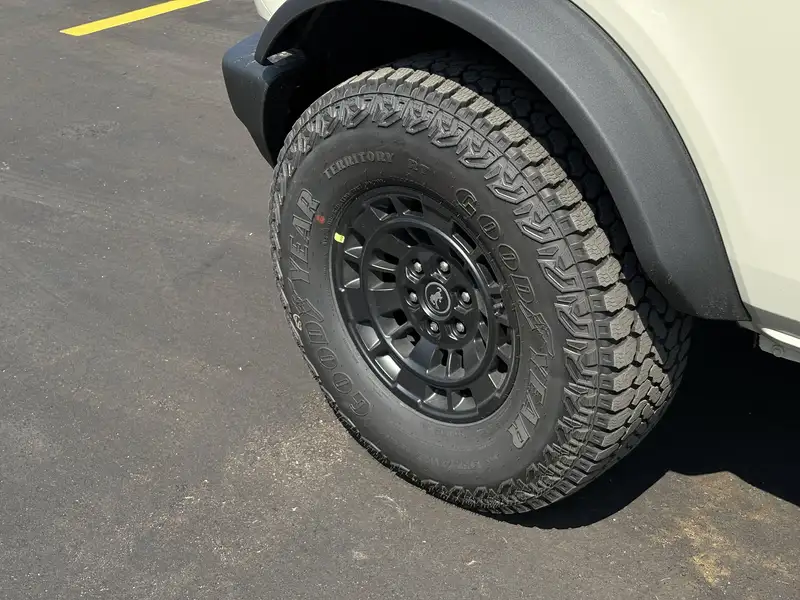 2026 Ford Bronco Base, Desert Sand, 0 km, dovoz Kanada — foto 7 z 12