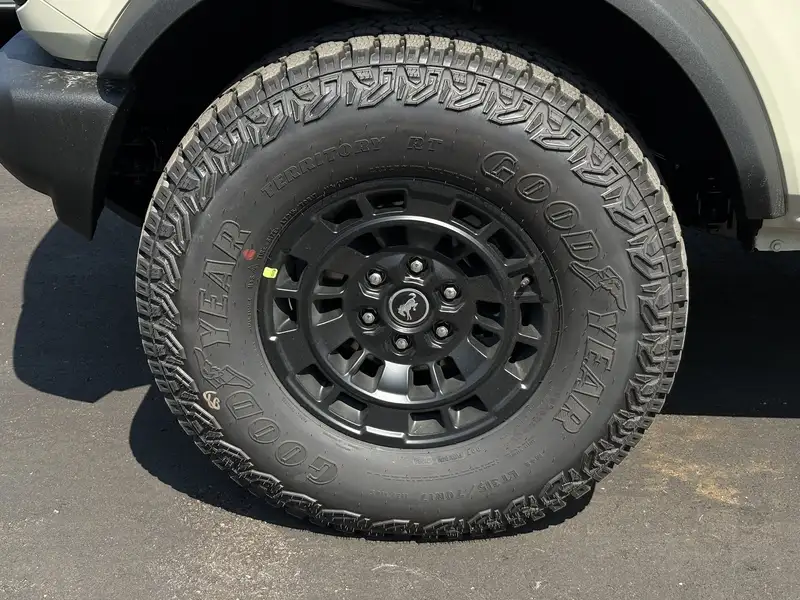 2026 Ford Bronco Base, Desert Sand, 0 km, dovoz Kanada — foto 8 z 12