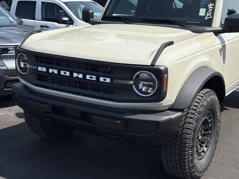 2026 Ford Bronco Base, Desert Sand, 0 km, dovoz Kanada — foto 9 z 12