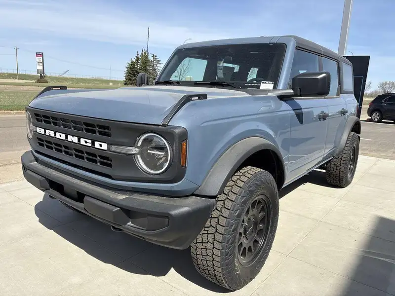 2025 Ford Bronco Base 101A, šedá, 27 km, dovoz Kanada — foto 2 z 12