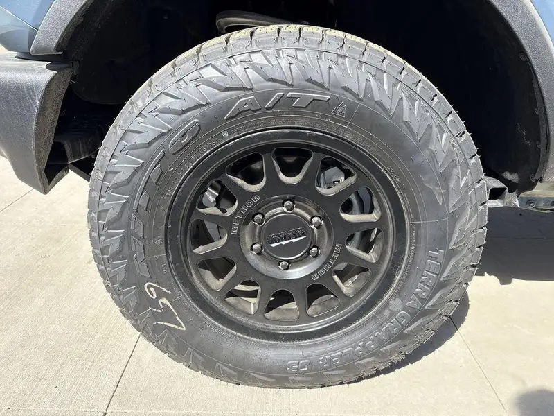 2025 Ford Bronco Base 101A, šedá, 27 km, dovoz Kanada — foto 3 z 12