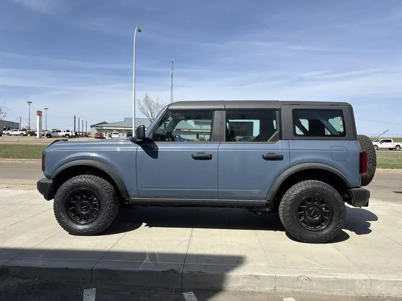 2025 Ford Bronco Base 101A, šedá, 27 km, dovoz Kanada — foto 4 z 12