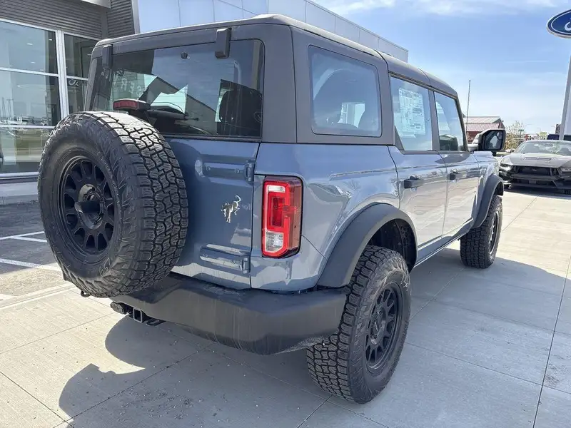 2025 Ford Bronco Base 101A, šedá, 27 km, dovoz Kanada — foto 7 z 12