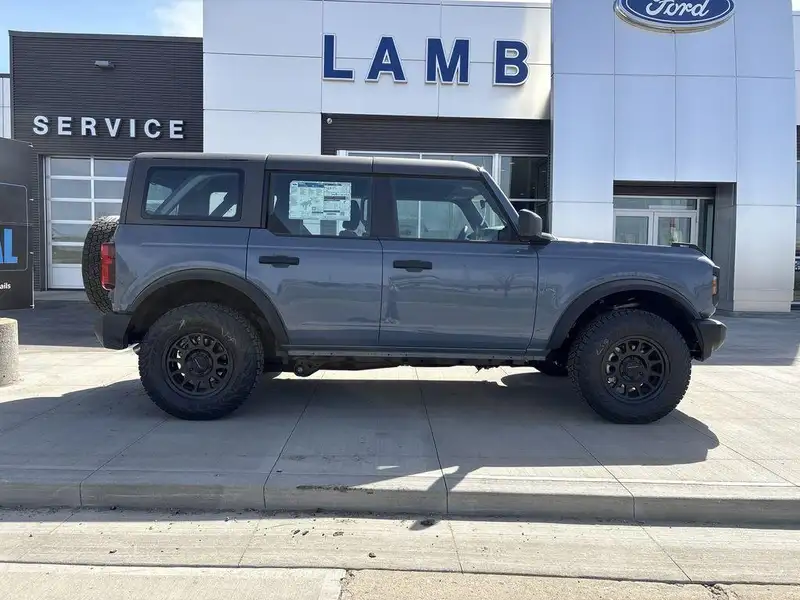 2025 Ford Bronco Base 101A, šedá, 27 km, dovoz Kanada — foto 8 z 12