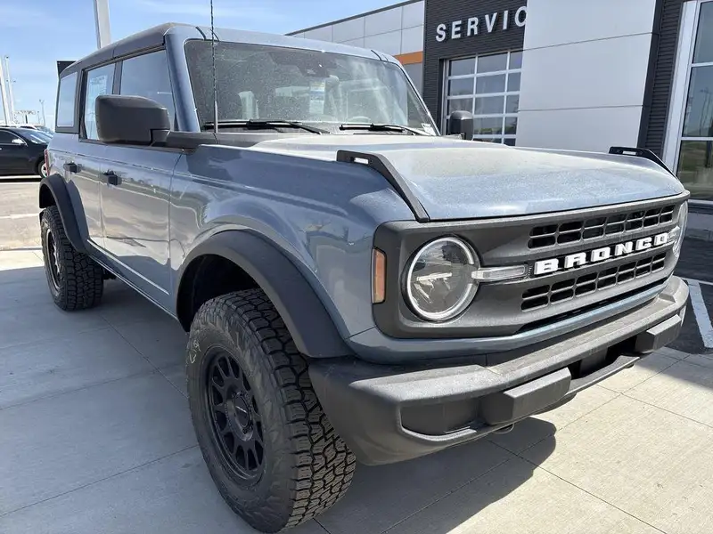 2025 Ford Bronco Base 101A, šedá, 27 km, dovoz Kanada — foto 9 z 12