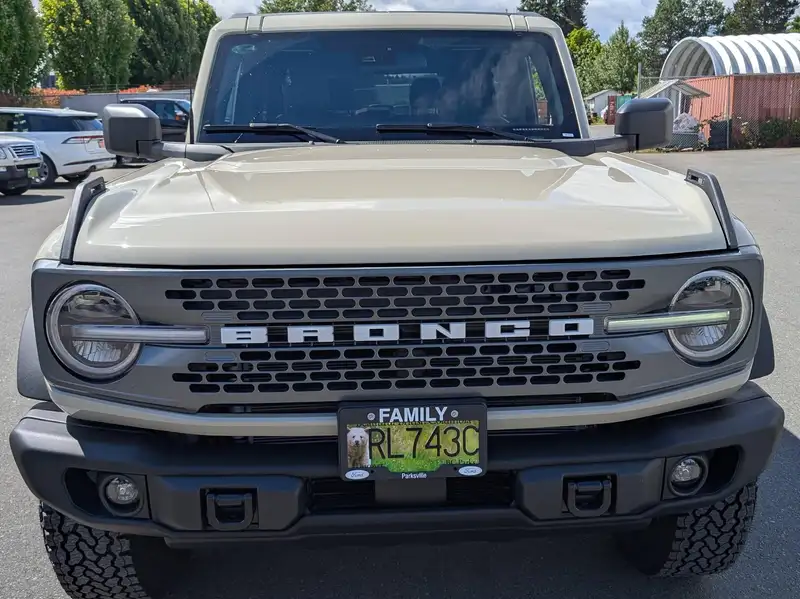 2026 Ford Bronco, hnědá, 12 km, dovoz Kanada — foto 2 z 12