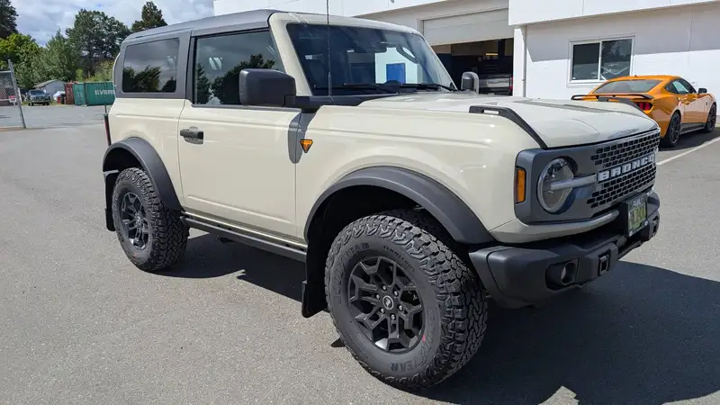 2026 Ford Bronco, hnědá, 12 km, dovoz Kanada — foto 3 z 12