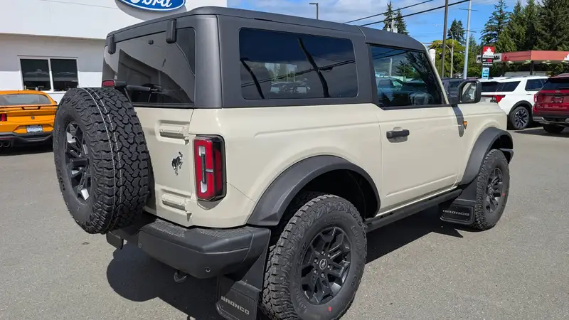 2026 Ford Bronco, hnědá, 12 km, dovoz Kanada — foto 5 z 12