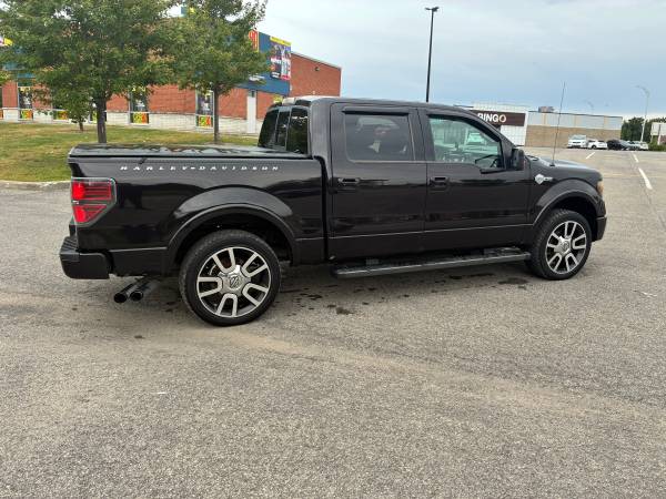 2010 Ford, dovoz Kanada — foto 7 z 12