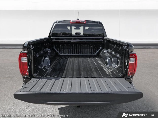 2026 GMC Canyon Elevation, černá, 6 km, dovoz Kanada — foto 7 z 20