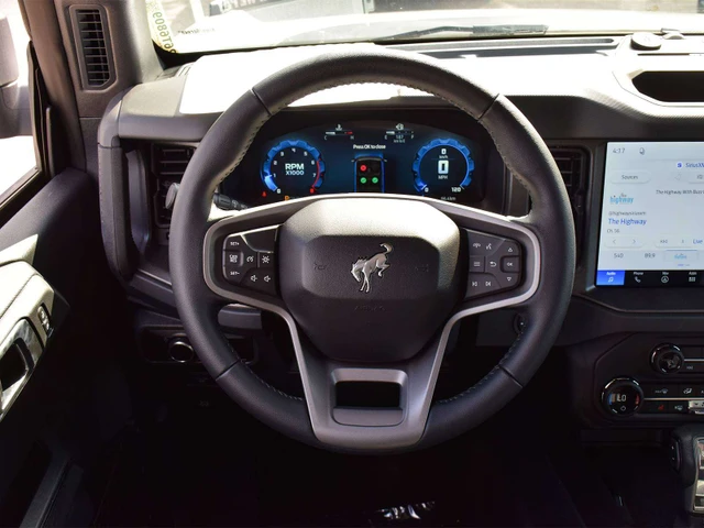 2026 Ford Bronco Big Bend, šedá, 30 km, dovoz Kanada — foto 16 z 18