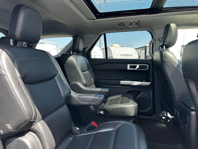 2022 Ford Explorer, bílá, 88 681 km, dovoz Kanada — foto 16 z 20