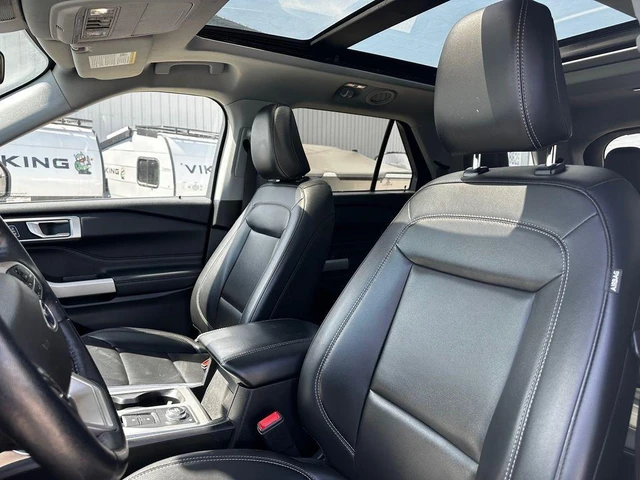 2022 Ford Explorer, bílá, 88 681 km, dovoz Kanada — foto 9 z 20
