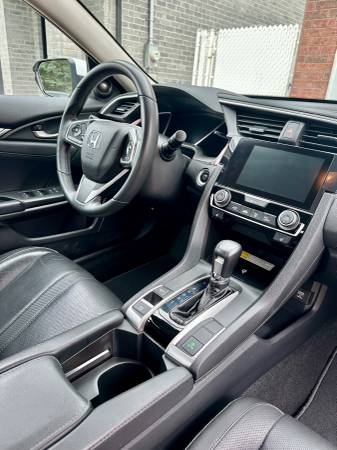2017 Honda, dovoz Kanada — foto 9 z 12