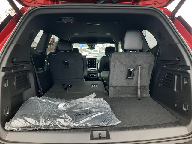 2026 GMC Acadia Elevation, 27 km, dovoz Kanada — foto 8 z 20