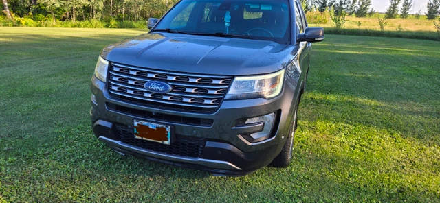 2017 Ford Explorer Limited, šedá, 223 000 km, dovoz Kanada — foto 2 z 5