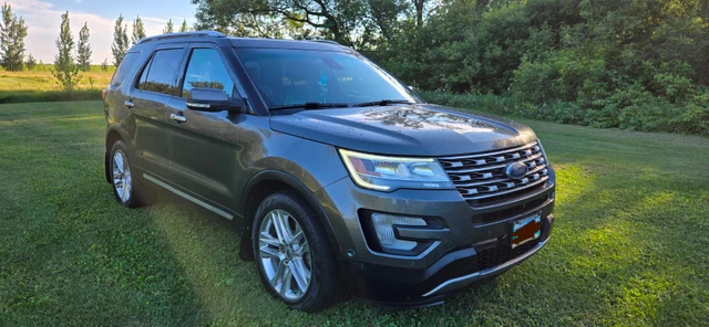 2017 Ford Explorer Limited, šedá, 223 000 km, dovoz Kanada — foto 3 z 5