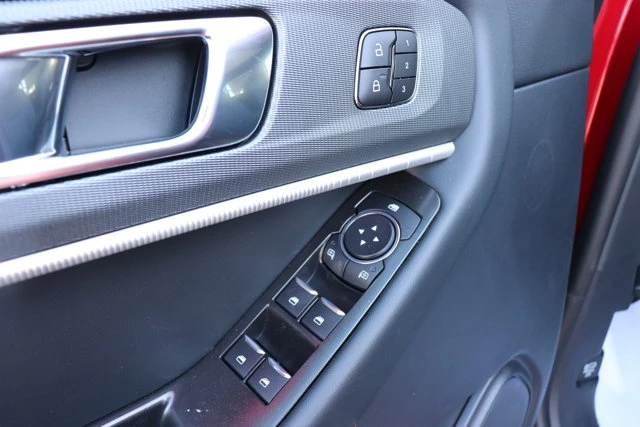 2026 Ford Explorer ST-Line, červená, dovoz Kanada — foto 10 z 20