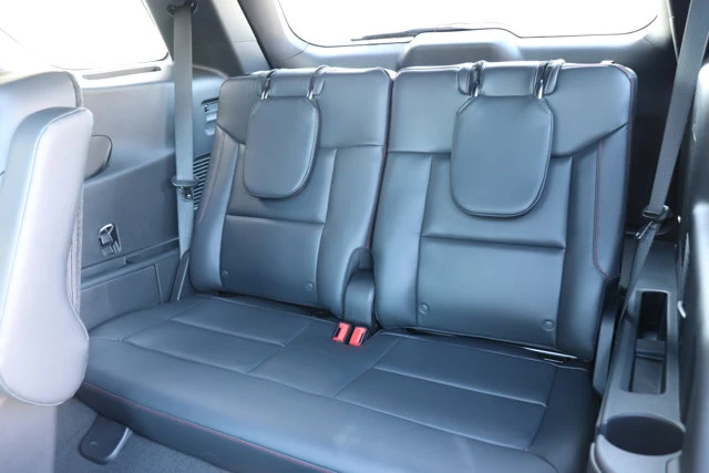 2026 Ford Explorer ST-Line, červená, dovoz Kanada — foto 12 z 20