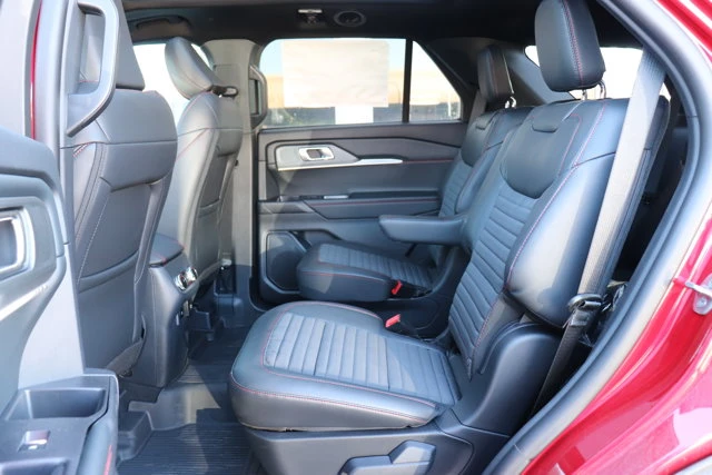 2026 Ford Explorer ST-Line, červená, dovoz Kanada — foto 13 z 20