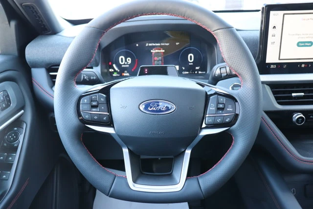 2026 Ford Explorer ST-Line, červená, dovoz Kanada — foto 14 z 20