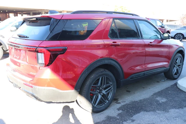 2026 Ford Explorer ST-Line, červená, dovoz Kanada — foto 4 z 20